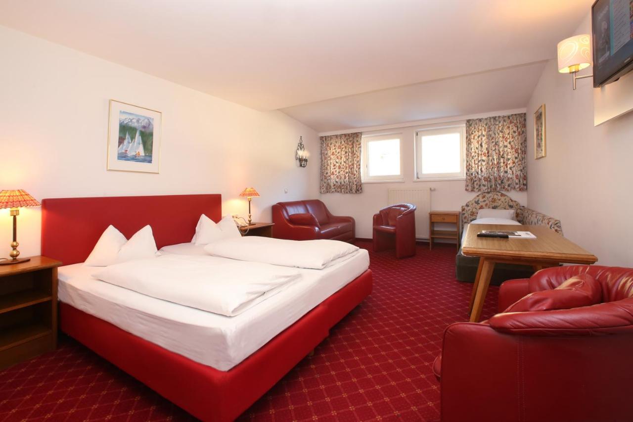 Hotel Lukashansl Hundsdorf エクステリア 写真