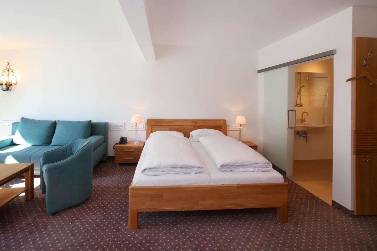 Hotel Lukashansl Hundsdorf エクステリア 写真