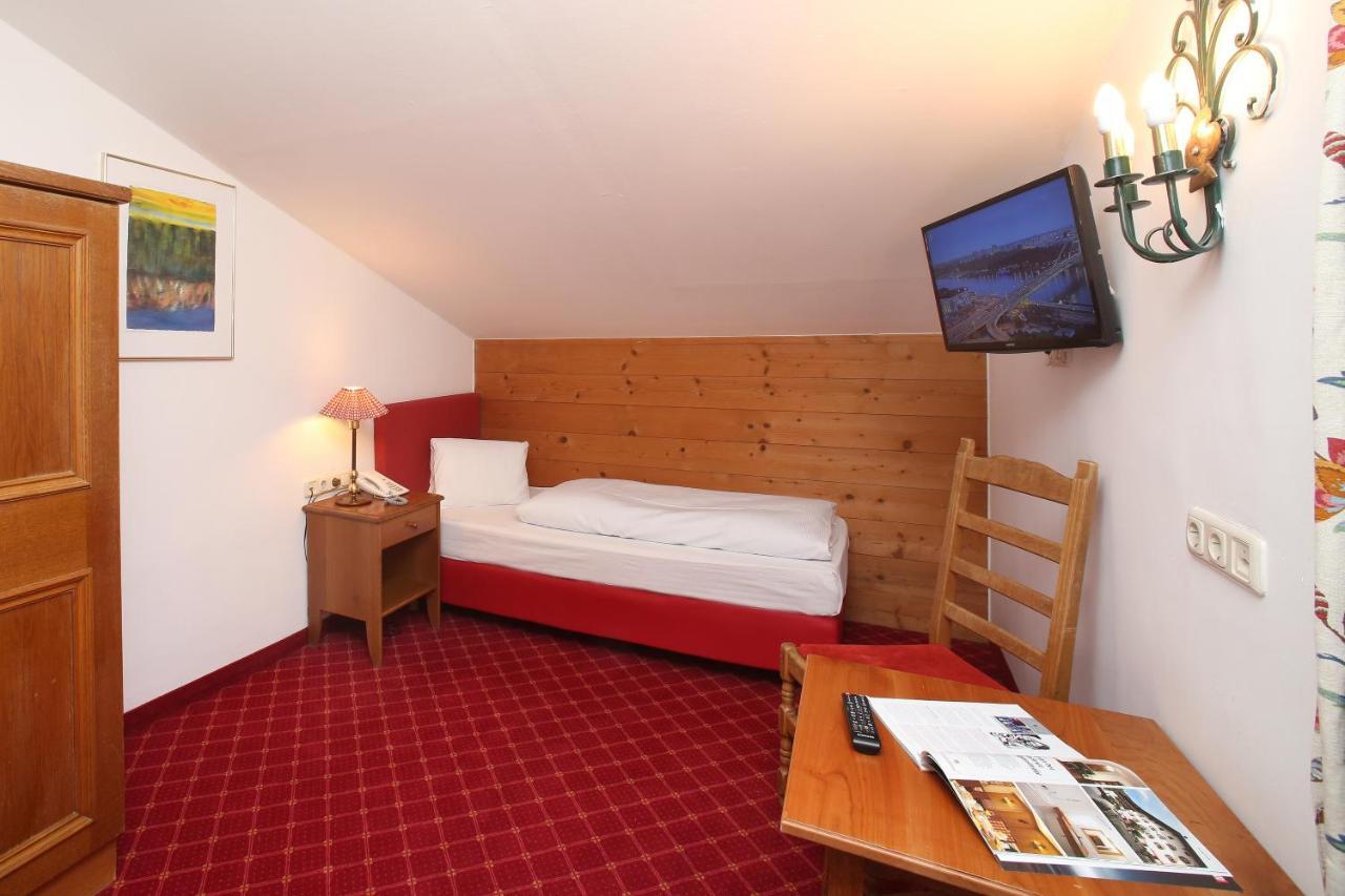 Hotel Lukashansl Hundsdorf エクステリア 写真