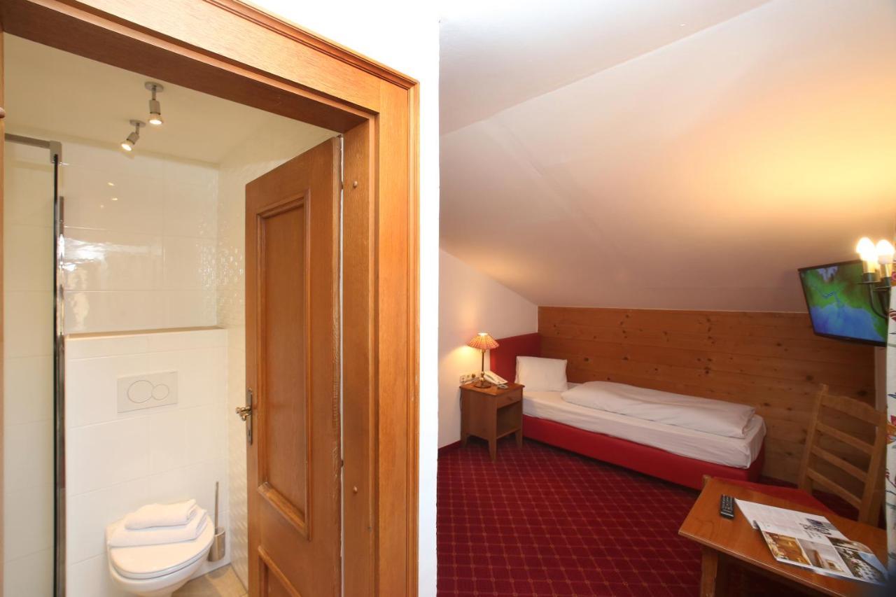 Hotel Lukashansl Hundsdorf エクステリア 写真